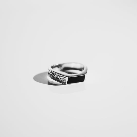 TIMELESS ONIX RING