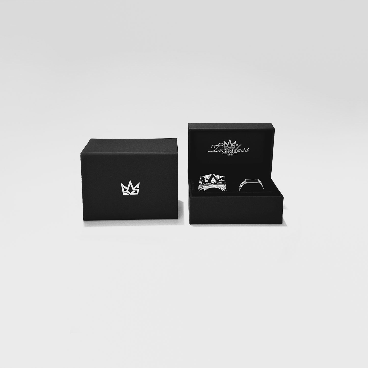 TIMELESS ONIX RING